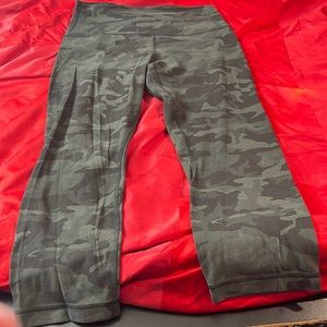 Lululemon camo capris